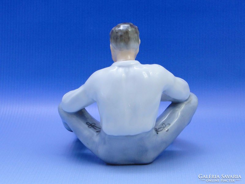 0B671 Régi herendi porcelán szalonnázó férfi