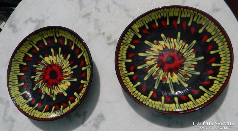 Jelzett iparművészeti  csurgatott mázas fali tányér pár