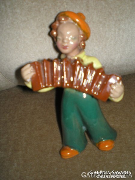 Mária H. Rahmer: ceramic boy