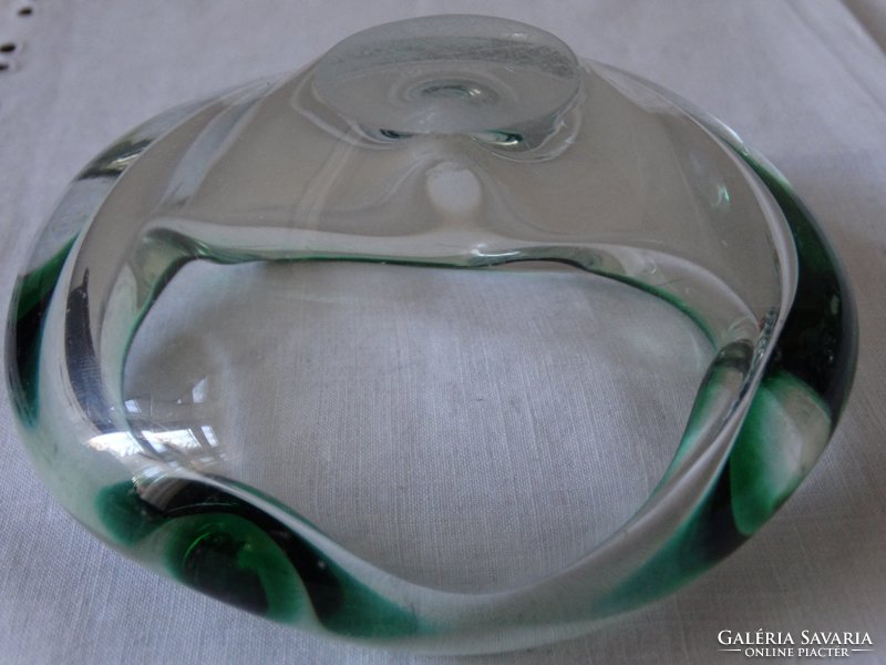 Muránói hamutartó zöld üvegszállal a peremén