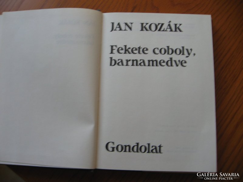  Jan Kozák - Fekete coboly, barna medve