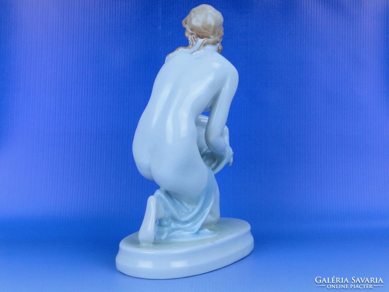 0D226 Zsolnay porcelán térdelő akt szobor