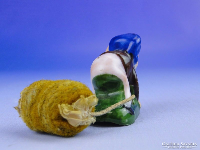 0D709 Antik miniatűr vicces porcelán törpe figura