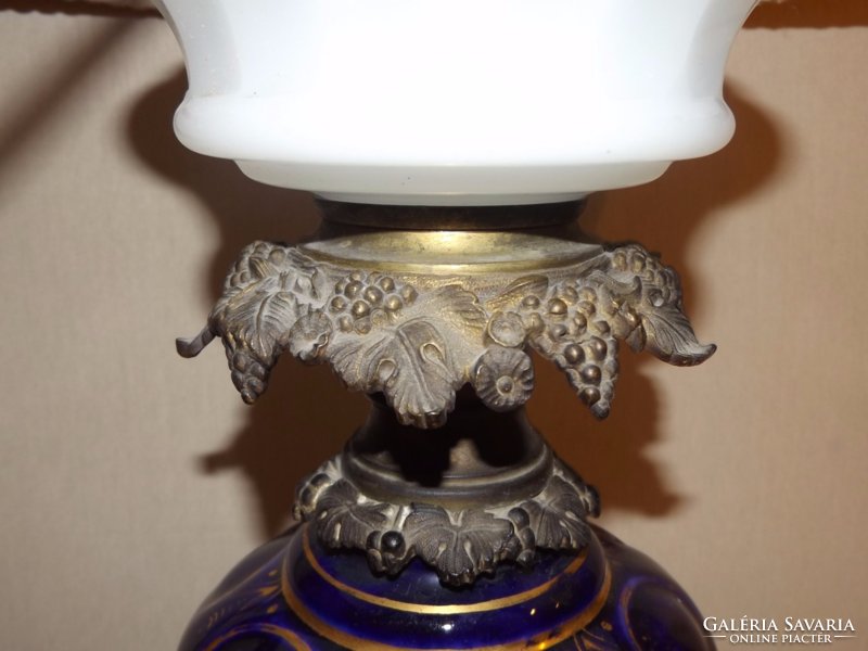 Historizing porcelain kerosene lamp, 1890 k. Vienna