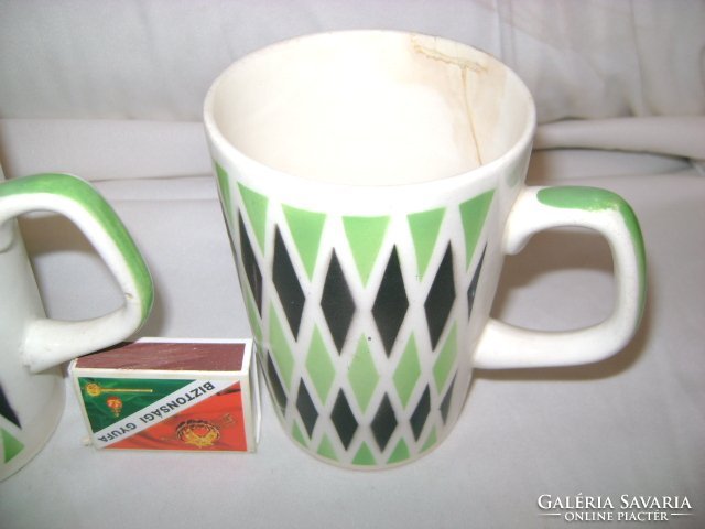 Három darab régi kerámia teás csésze együtt eladó
