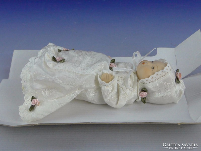 0F183 Gyönyörű öltöztetett porcelán kislány baba