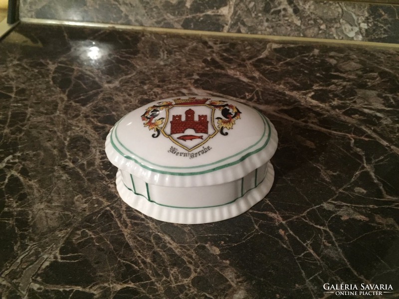 Porcelain bonbonier with city symbol
