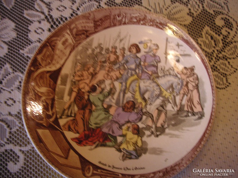Sarreguemines porcelain wall plate with scene of Jeanne d face