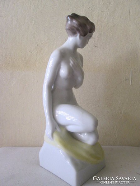 Nagyméretű Hollóháza színes porcelán akt hölgy