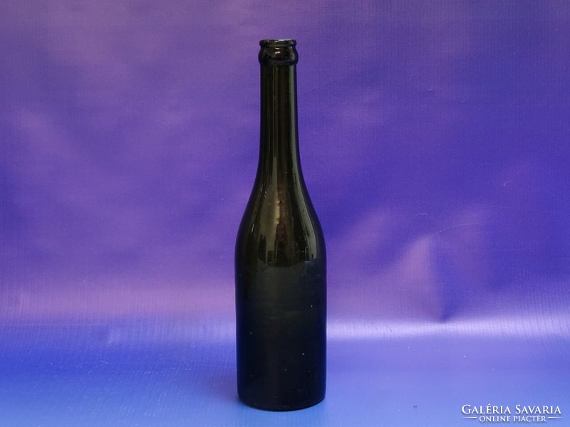 0I692 Antik hibátlan sörös üveg 26 cm