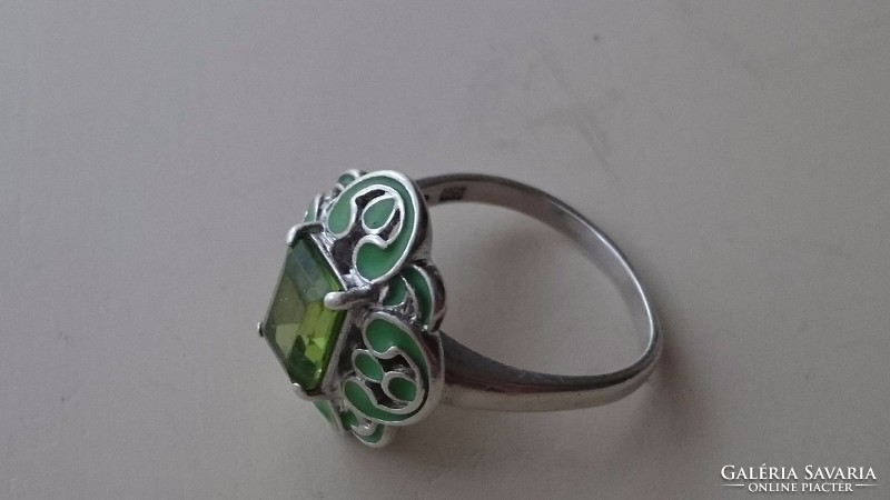 Gyönyörű tűzzománcos, zöld köves ezüst gyűrű 