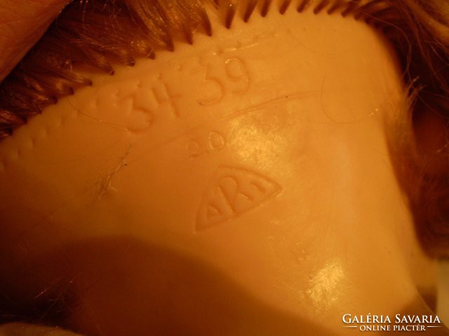 Régi alvós hajas baba