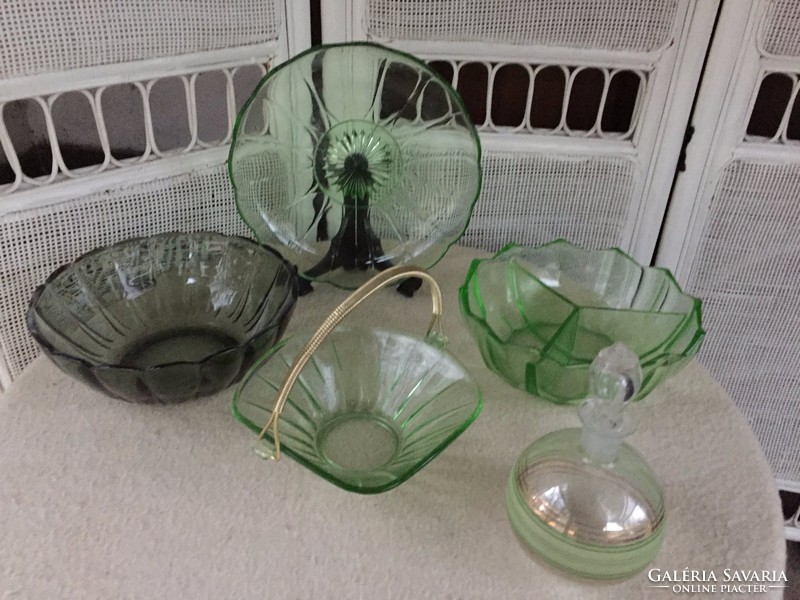 Zöld színű üveg gyűjtemény
