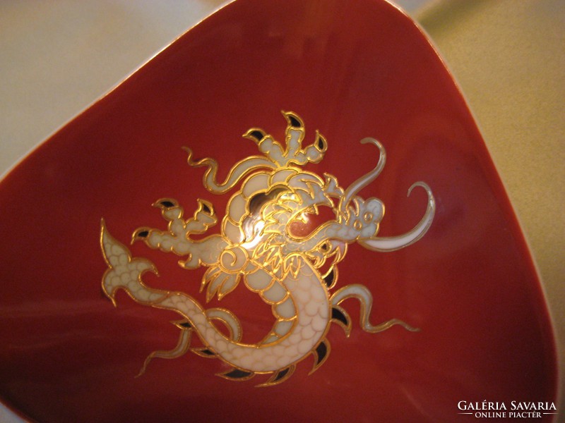 Wallendorf dragon bowl... Immaculate, 18 x 18 x 18 hand painting.