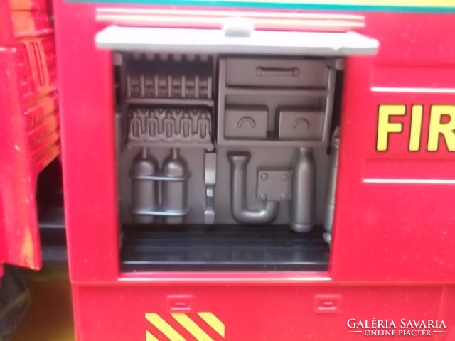 Tűzoltóautó fém modell 1:40