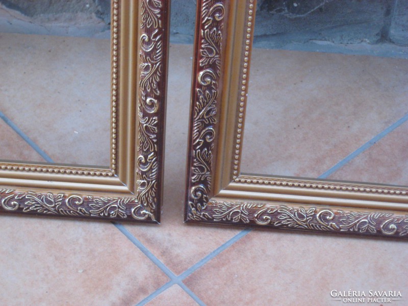 Picture frames are 38 x 28 cm for the rebate and 35 x 45 cm for the outside size