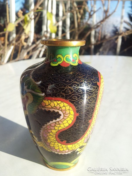 Chinese dragon enamel vase, 10 cm