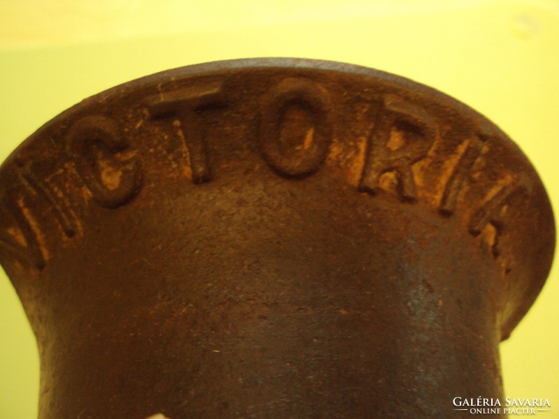 I.Világháborús relikvia(vasmozsár)-Victoria felírat és dátum