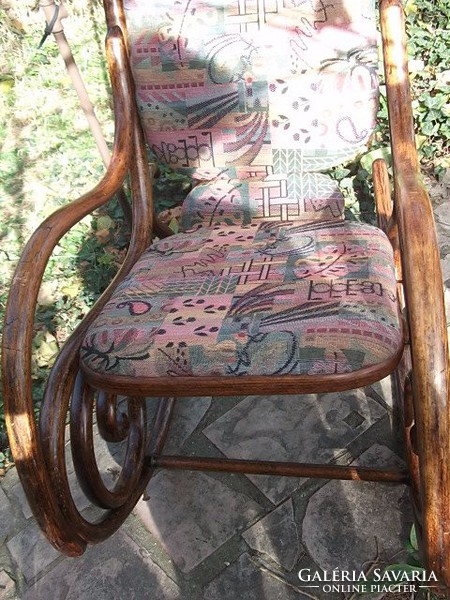 Thonet rocking chair from the 1900s, renovated, classic timeless piece.