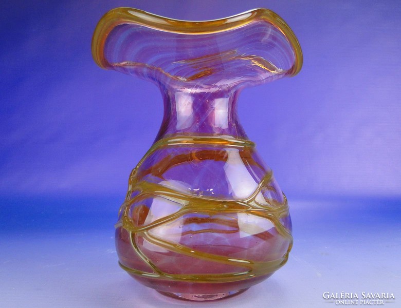 0A671 Jelzett fújt üveg szakított váza