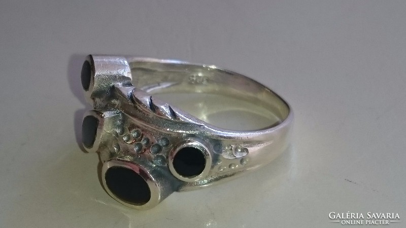 Ezüst gyűrű onix kövekkel 925.