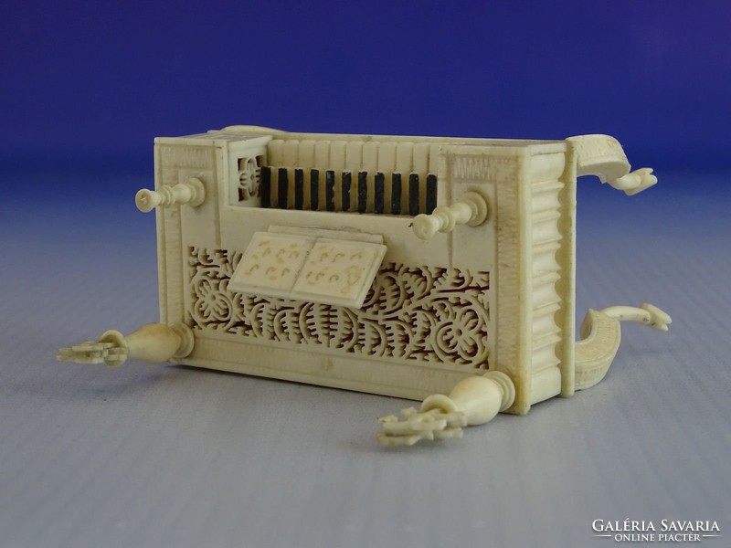 0B005 Antik csontból készült miniatűr zongora