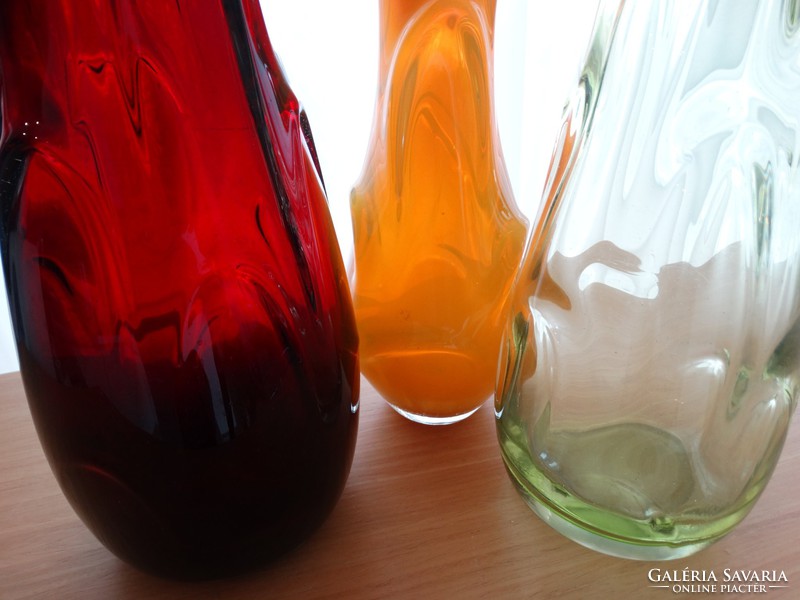 Kézműves üveg vázák