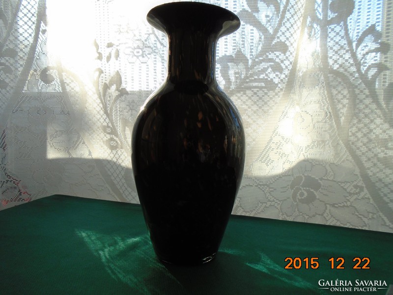 Újszerű Kézzel készített  különleges irizáló arany zárványokkal címkés Fekete üveg váza 29 cm