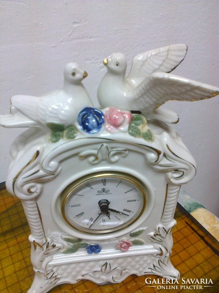 Porcelán, gyönyörű, elemmel működő óra, PONTOS! AJÁNDÉKNAK KIVÁLÓ!!