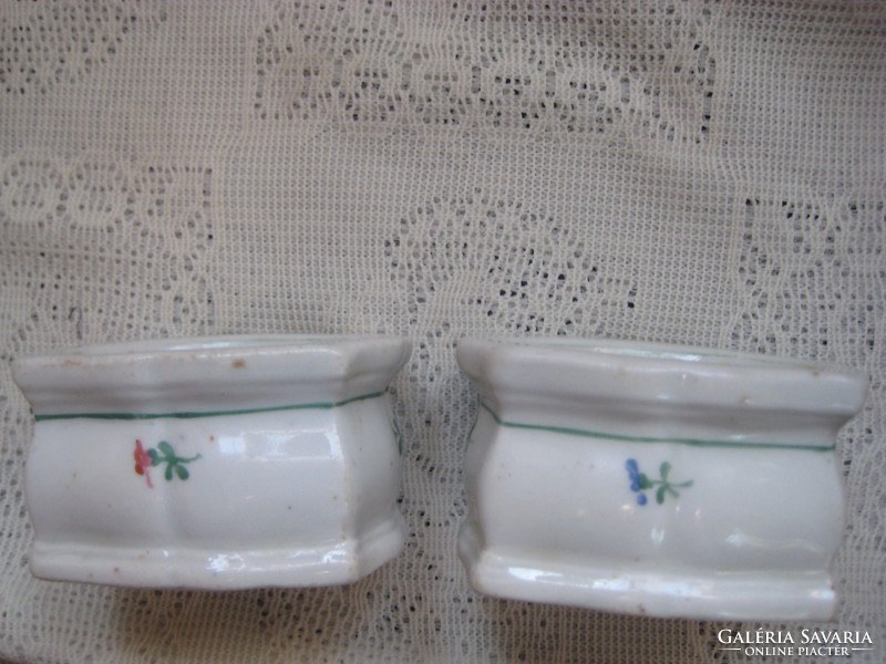 Porcelain salt containers with f.F.