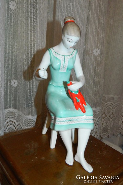 Hollóházi paprikafűző nő porcelán figura 1. osztályú