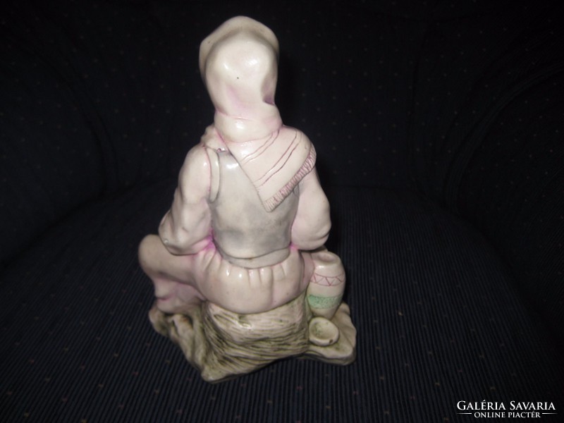 The wife of the potter, a beautiful ceramic figure, unmarked