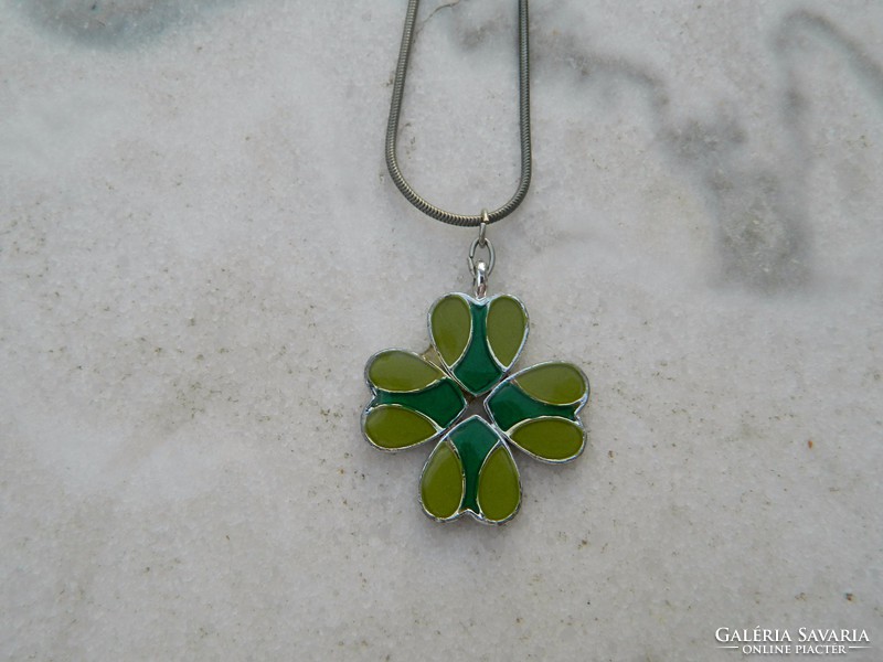 Four-leaf fire enamel pendant with necklace