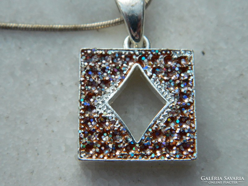 Sparkling multi-stone pendant with chain