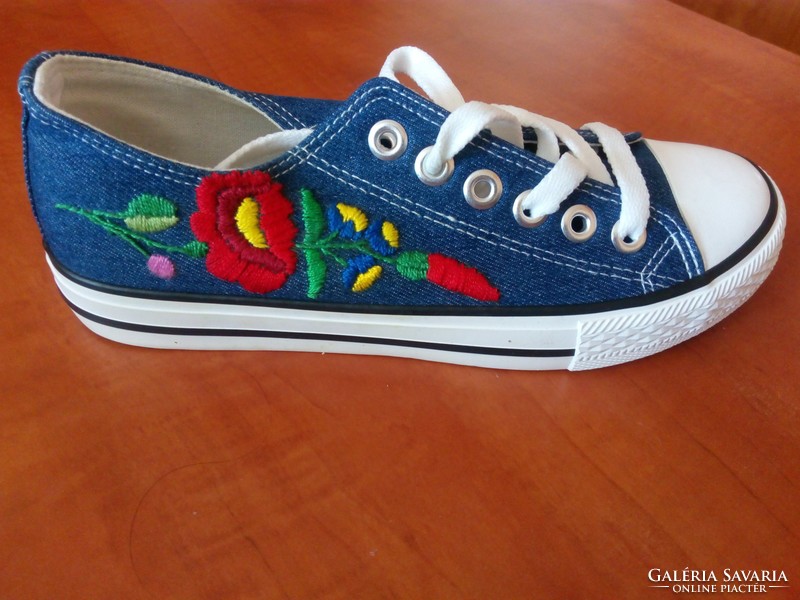 Kalocsa embroidered denim canvas shoes