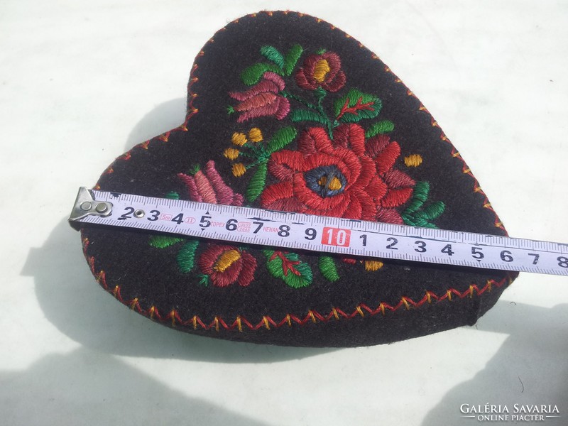 Heart shaped embroidered jewelry holder