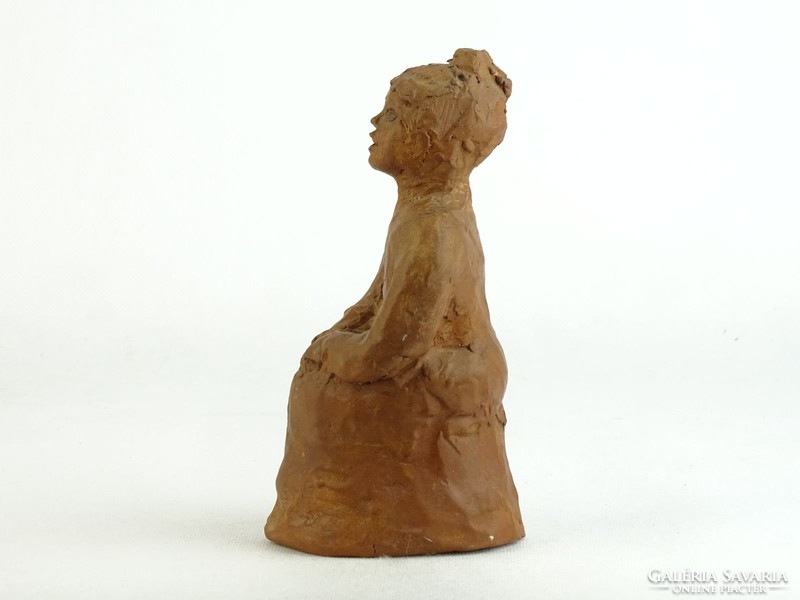 0L818 Régi kerámia ülő nő figura 18 cm