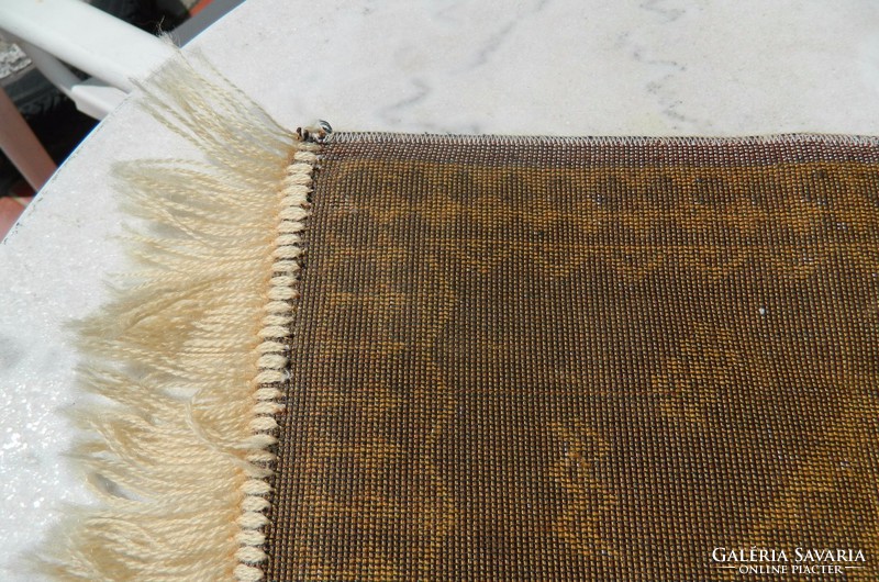 Kis perzsa mintás szőnyeg