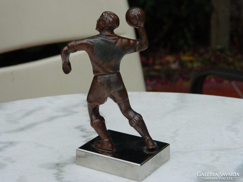 Bronzírozott antik ón szobor: focista - futballista