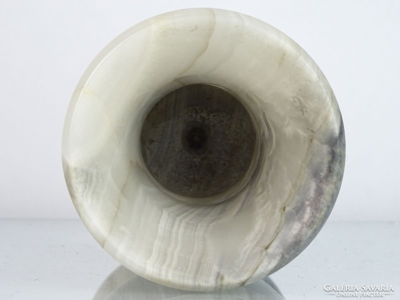 0M470 Világos színű márvány váza 16 cm