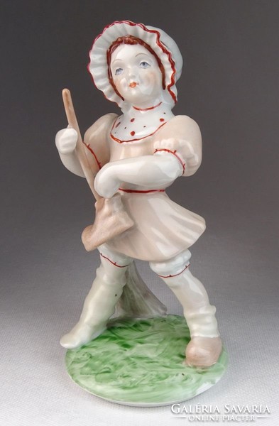 0M625 Hibátlan takarítónő porcelán figura 19.5 cm