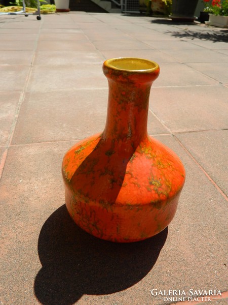 Potty traditional orange lake head ceramic vase