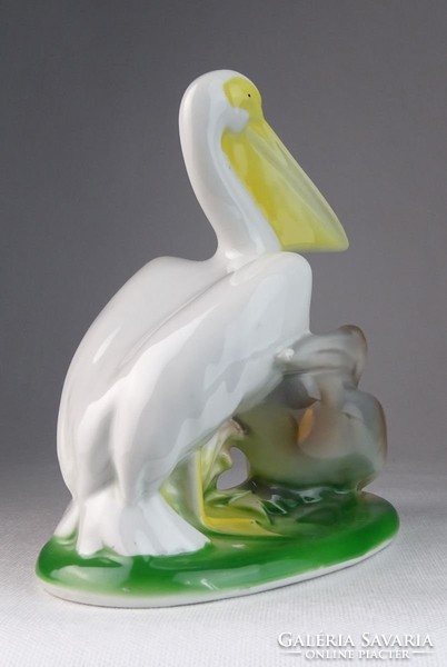 0M677 Jelzett porcelán pelikán szobor 20 cm