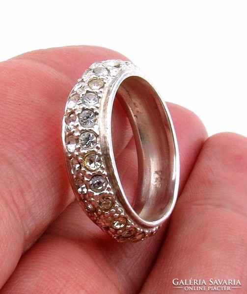 Rengeteg csillogó cirkóniával díszített ezüst gyűrű