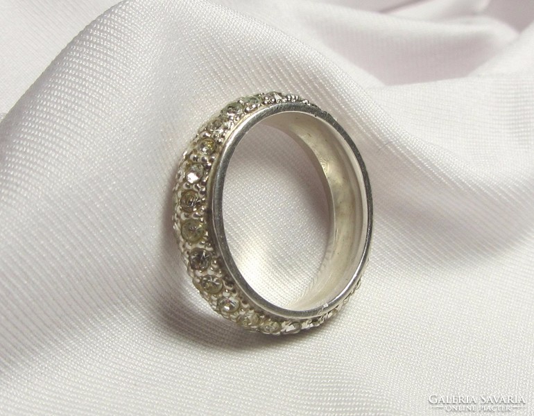 Rengeteg csillogó cirkóniával díszített ezüst gyűrű