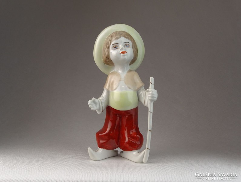 0N148 Török fiú porcelán figura 18.5 cm