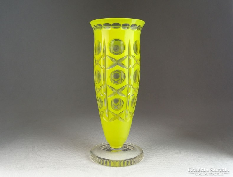 0N060 Régi sárgára színezett csiszolt üveg váza