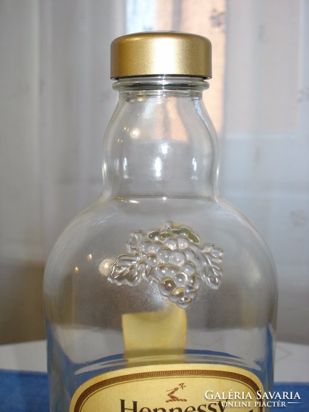 Egyedi Henessy konyakos üveg