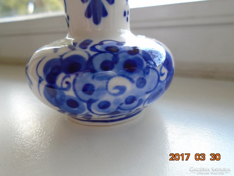 1960 Máz alatt kobaltkékkel gazdagon festett holland kis váza virág minták Vintage 7,5 cm