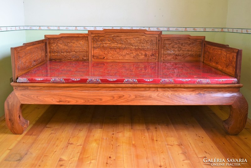 Traditional Chinese carved rosewood bed!